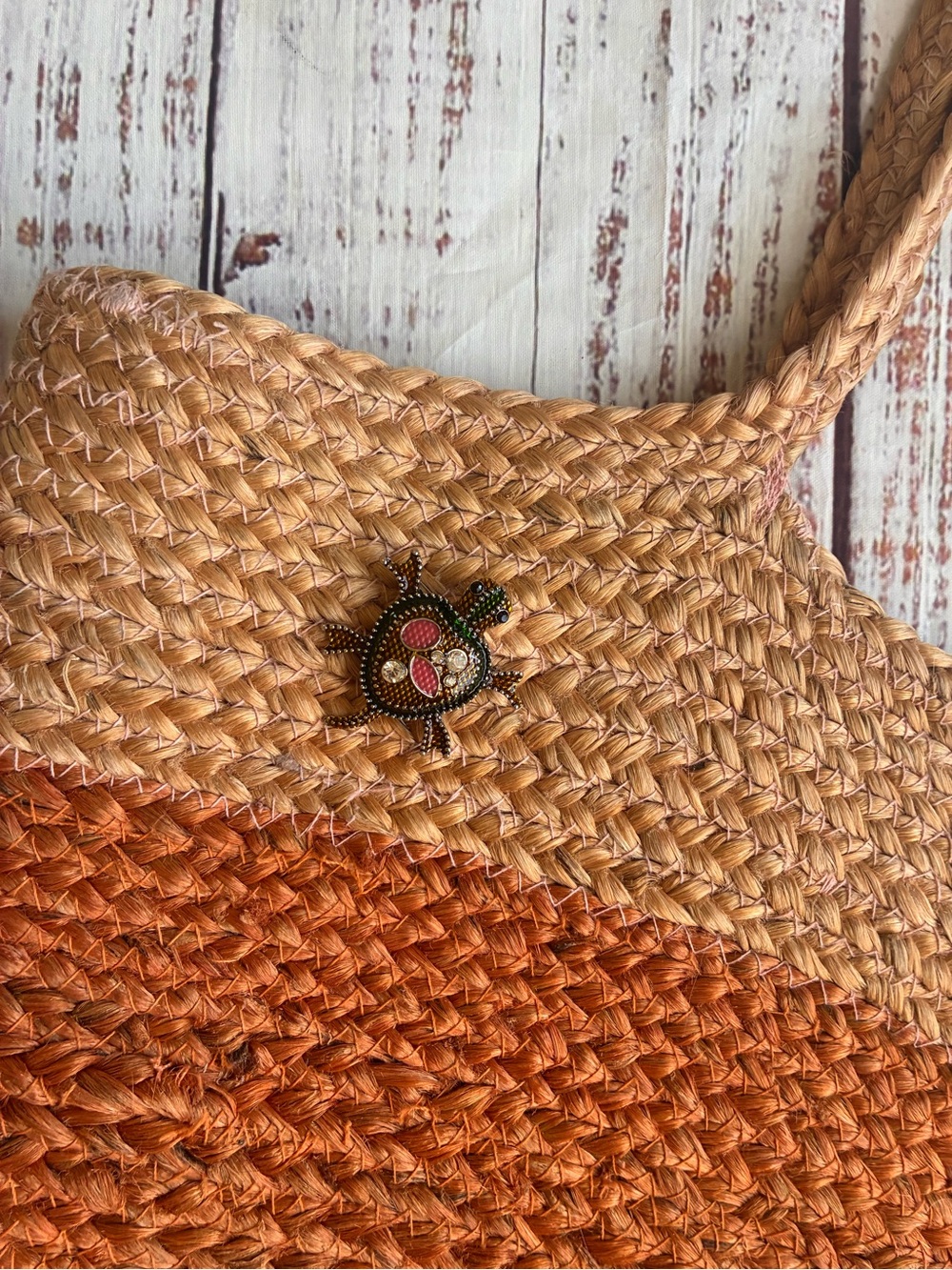 Handwoven Two-Tone Orange Straw Tote with Turtle Brooch - Picture 3 of 5